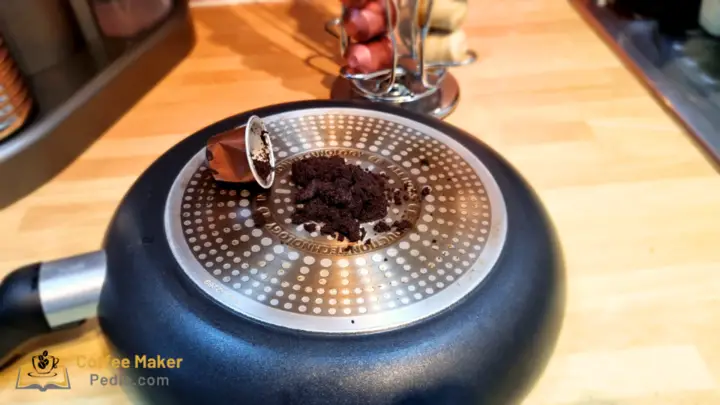 Coffee grounds for polishing or cleaning steel surfaces